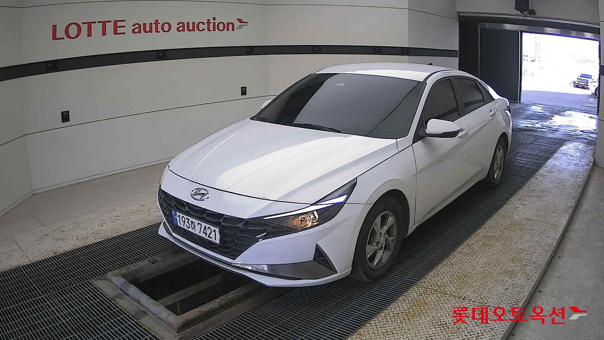 Hyundai Elantra 2022 - Image 3