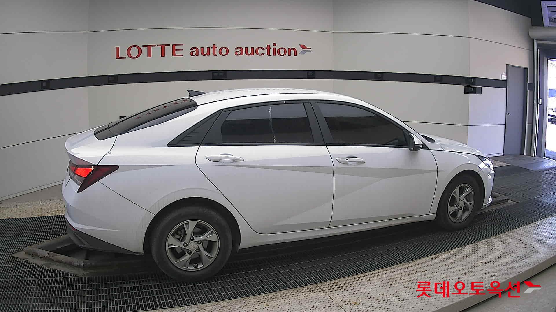 Hyundai Elantra 2022 - Image 20