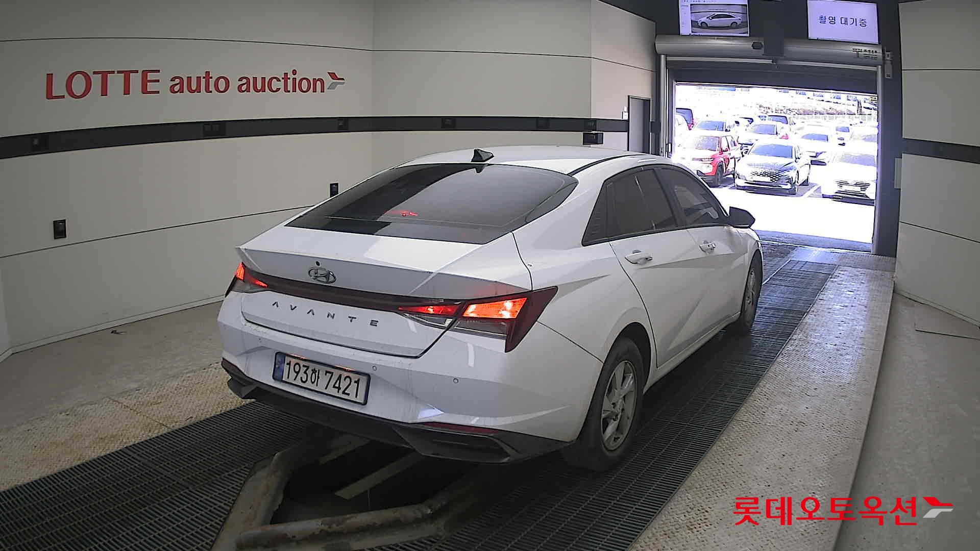 Hyundai Elantra 2022 - Image 18