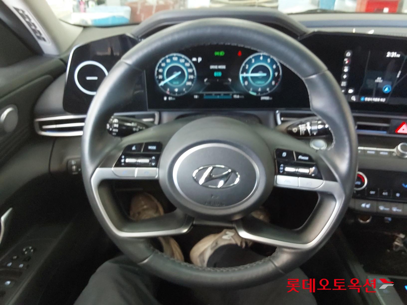 Hyundai Elantra 2022 - Image 30