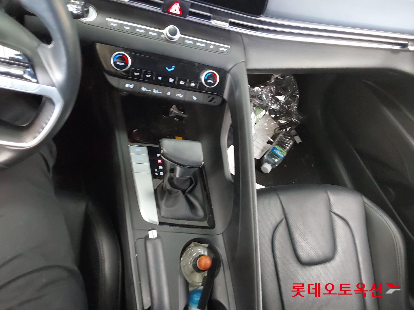 Hyundai Elantra 2022 - Image 35