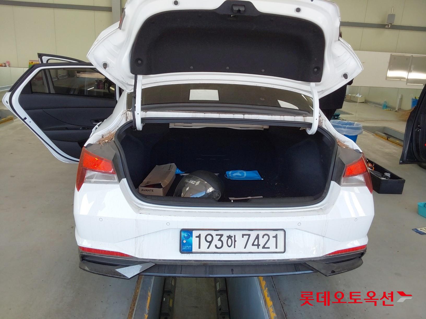 Hyundai Elantra 2022 - Image 9