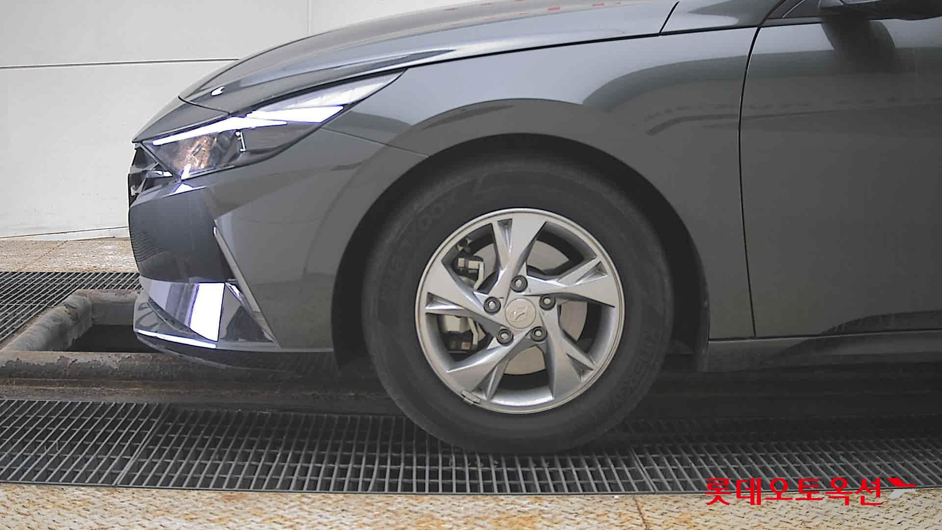 Hyundai Elantra 2021 - Image 25