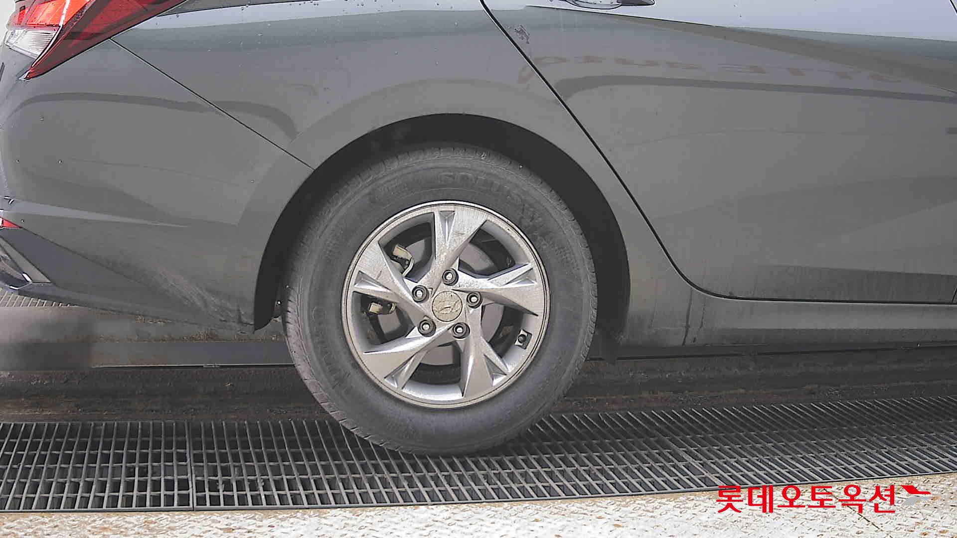 Hyundai Elantra 2021 - Image 28