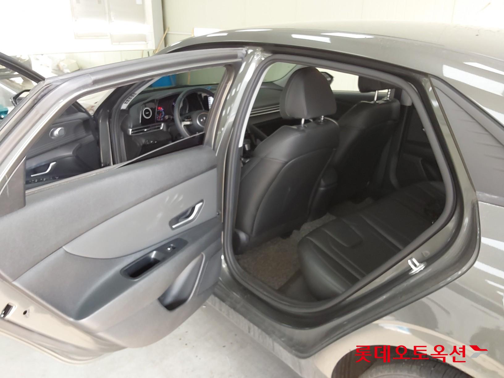 Hyundai Elantra 2021 - Image 37