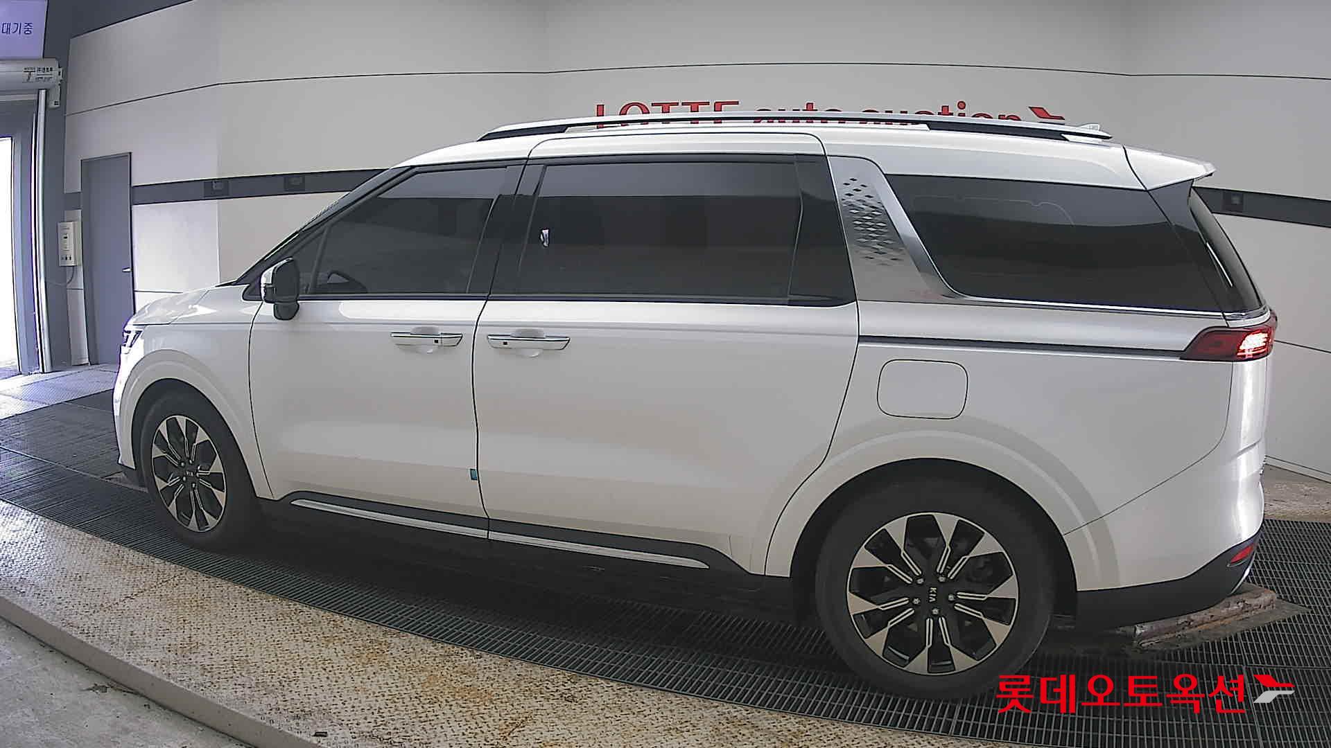 كيا كارنيفال 2021 - صورة 14