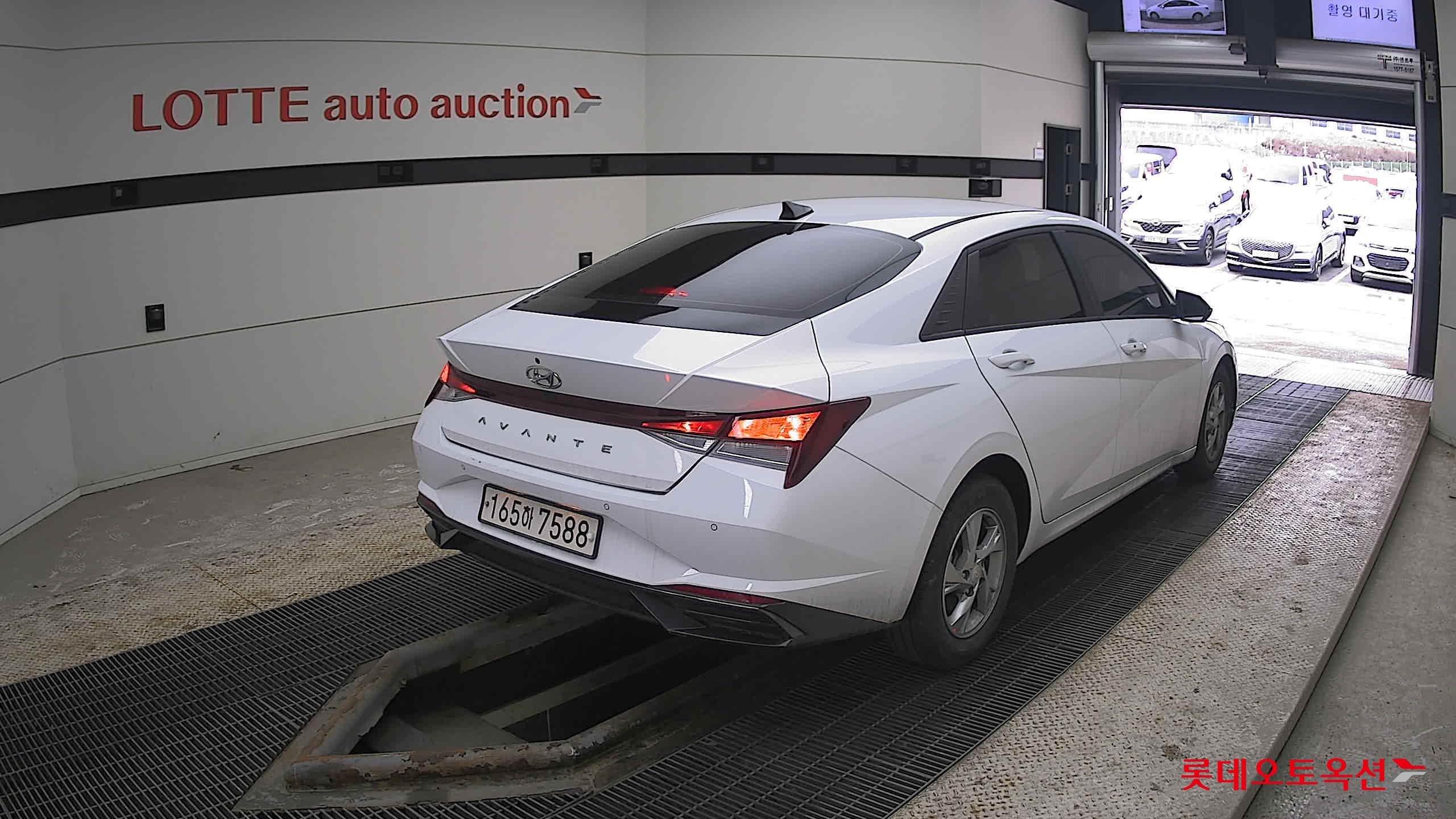 Hyundai Elantra 2022 - Image 5