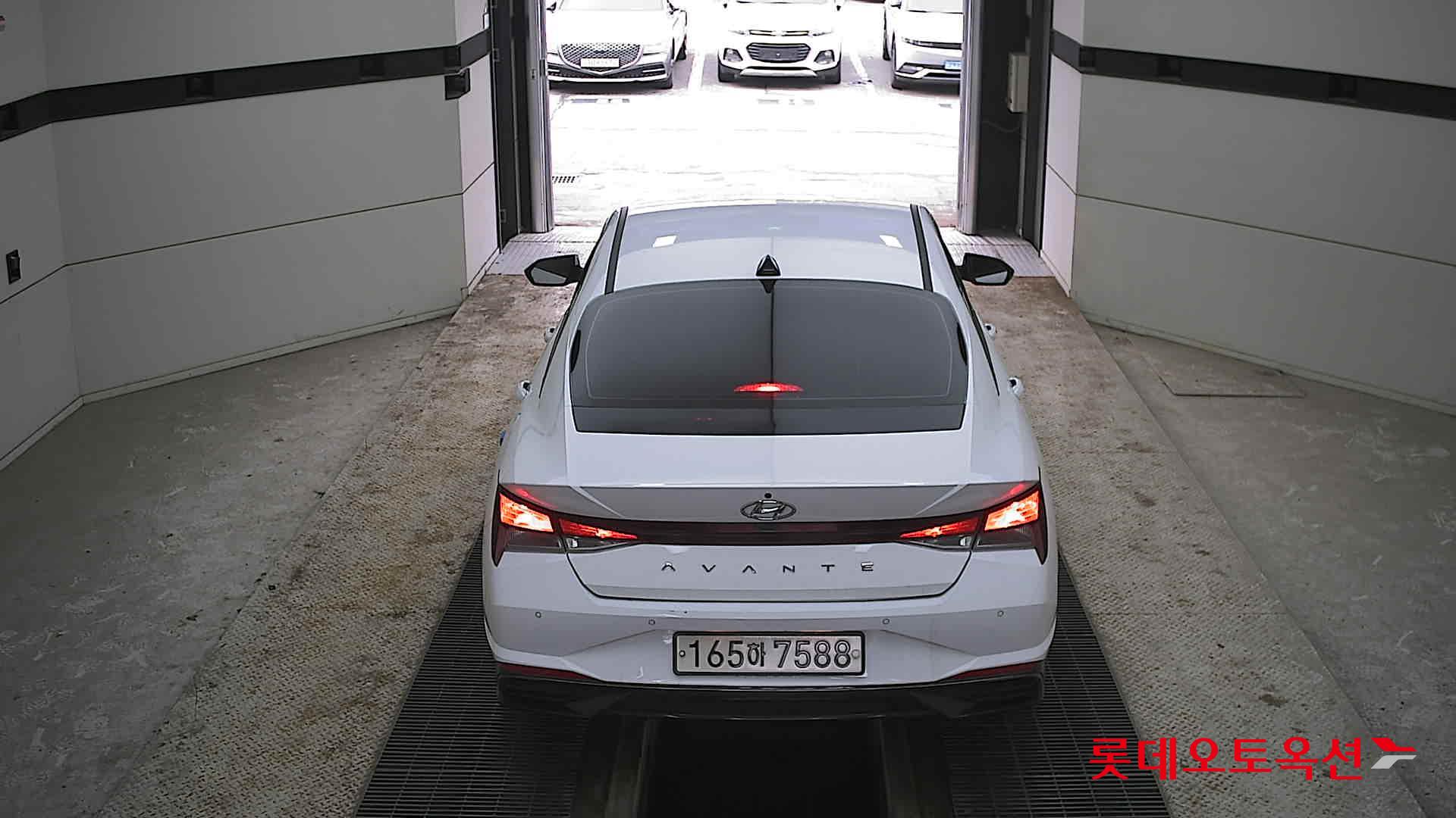 Hyundai Elantra 2022 - Image 17
