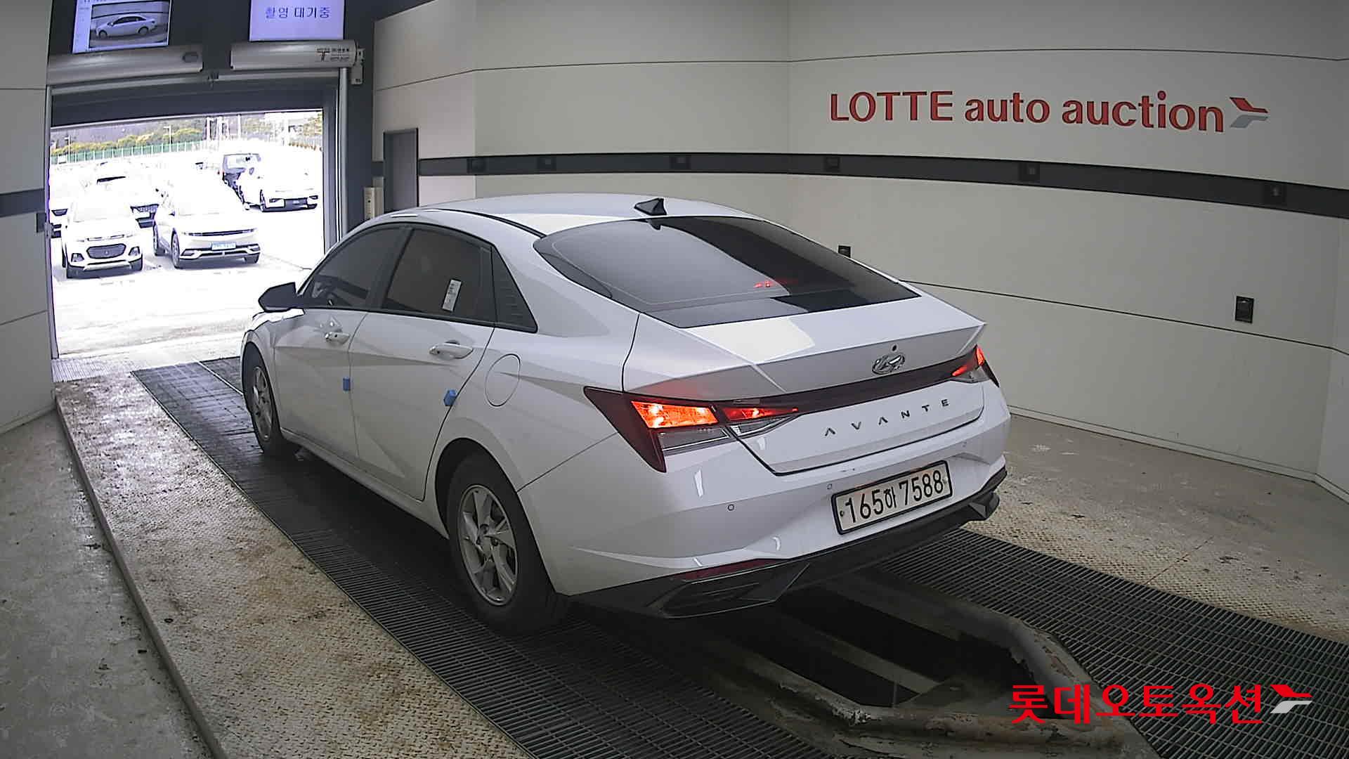 Hyundai Elantra 2022 - Image 4