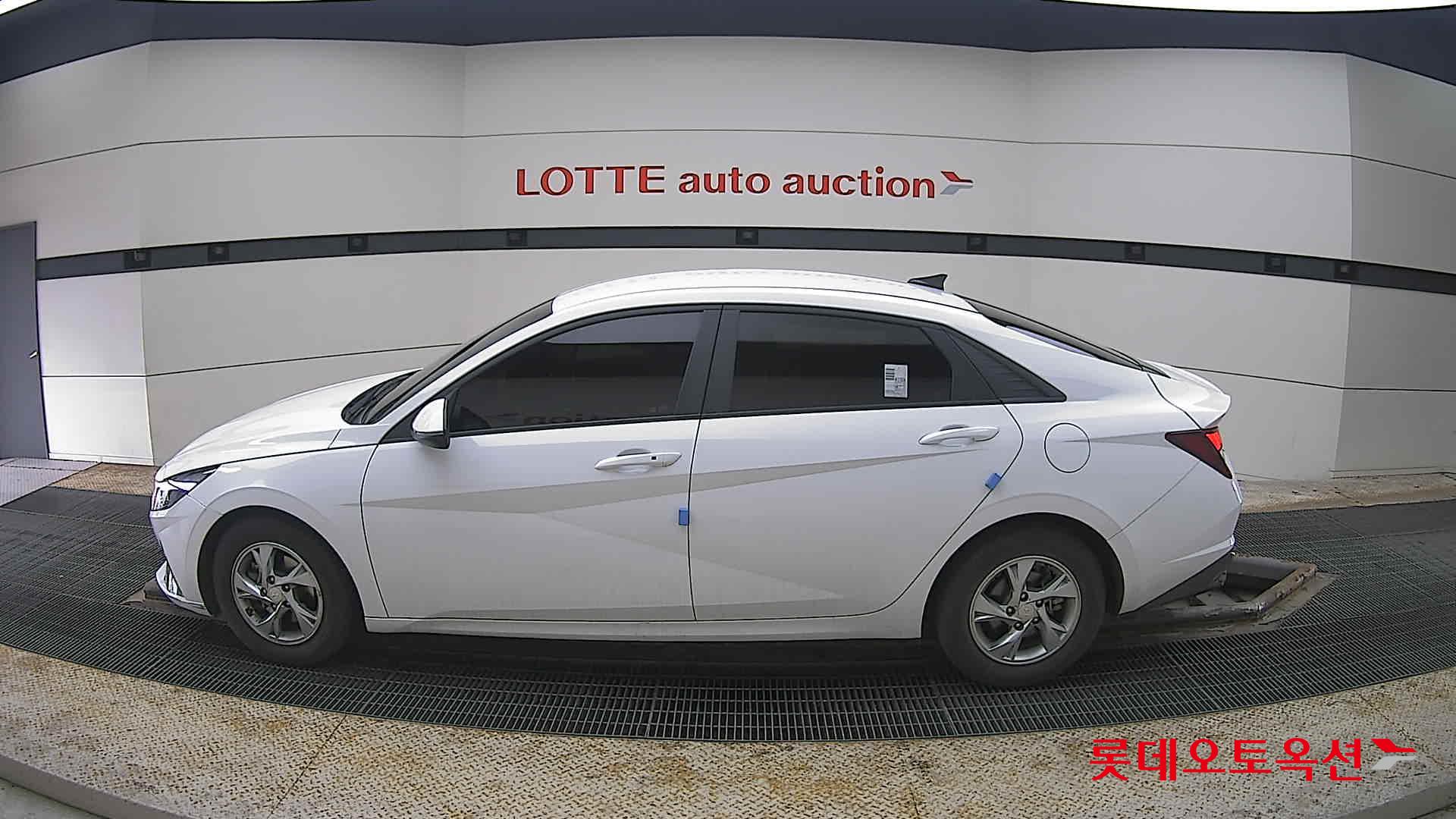 Hyundai Elantra 2022 - Image 13