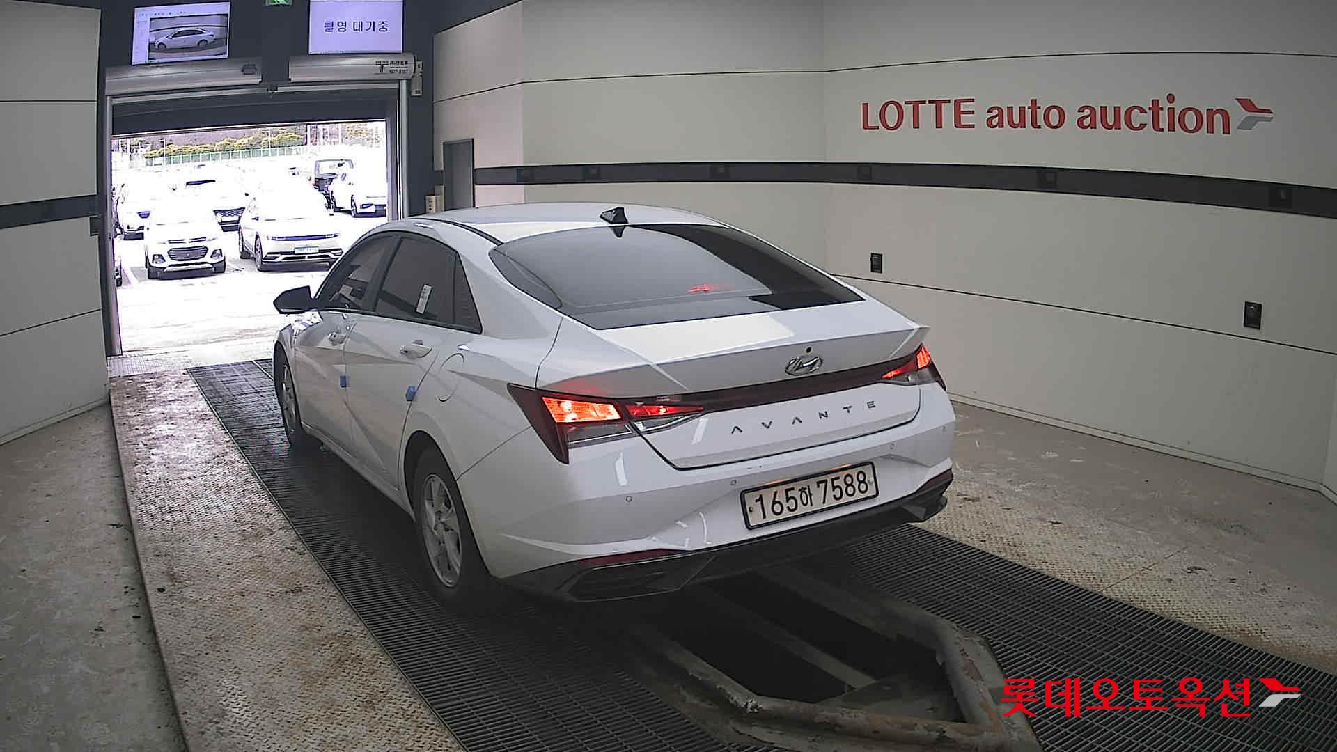 Hyundai Elantra 2022 - Image 16
