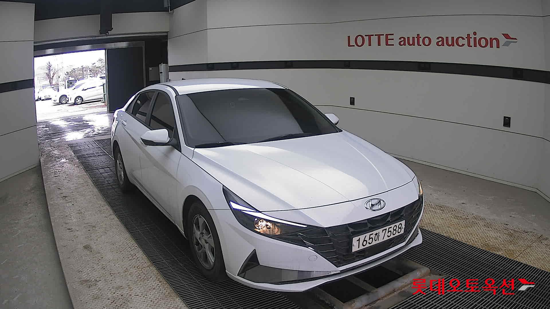 Hyundai Elantra 2022 - Image 24