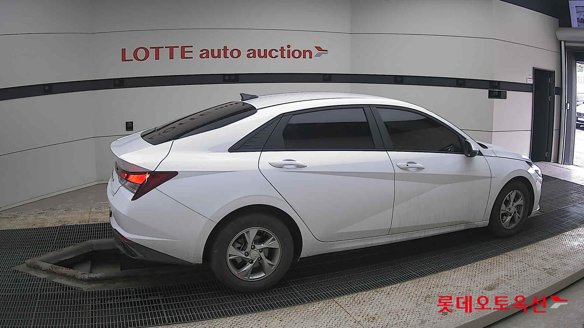 Hyundai Elantra 2022 - Image 20