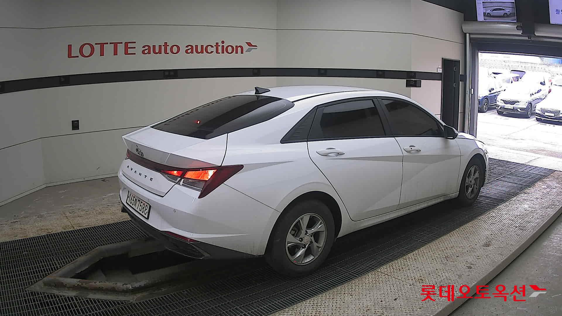 Hyundai Elantra 2022 - Image 19