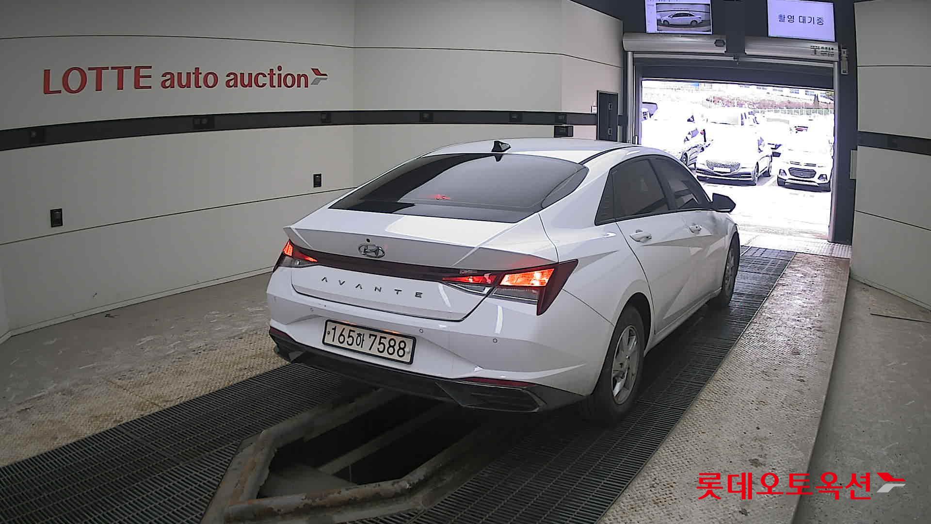 Hyundai Elantra 2022 - Image 18