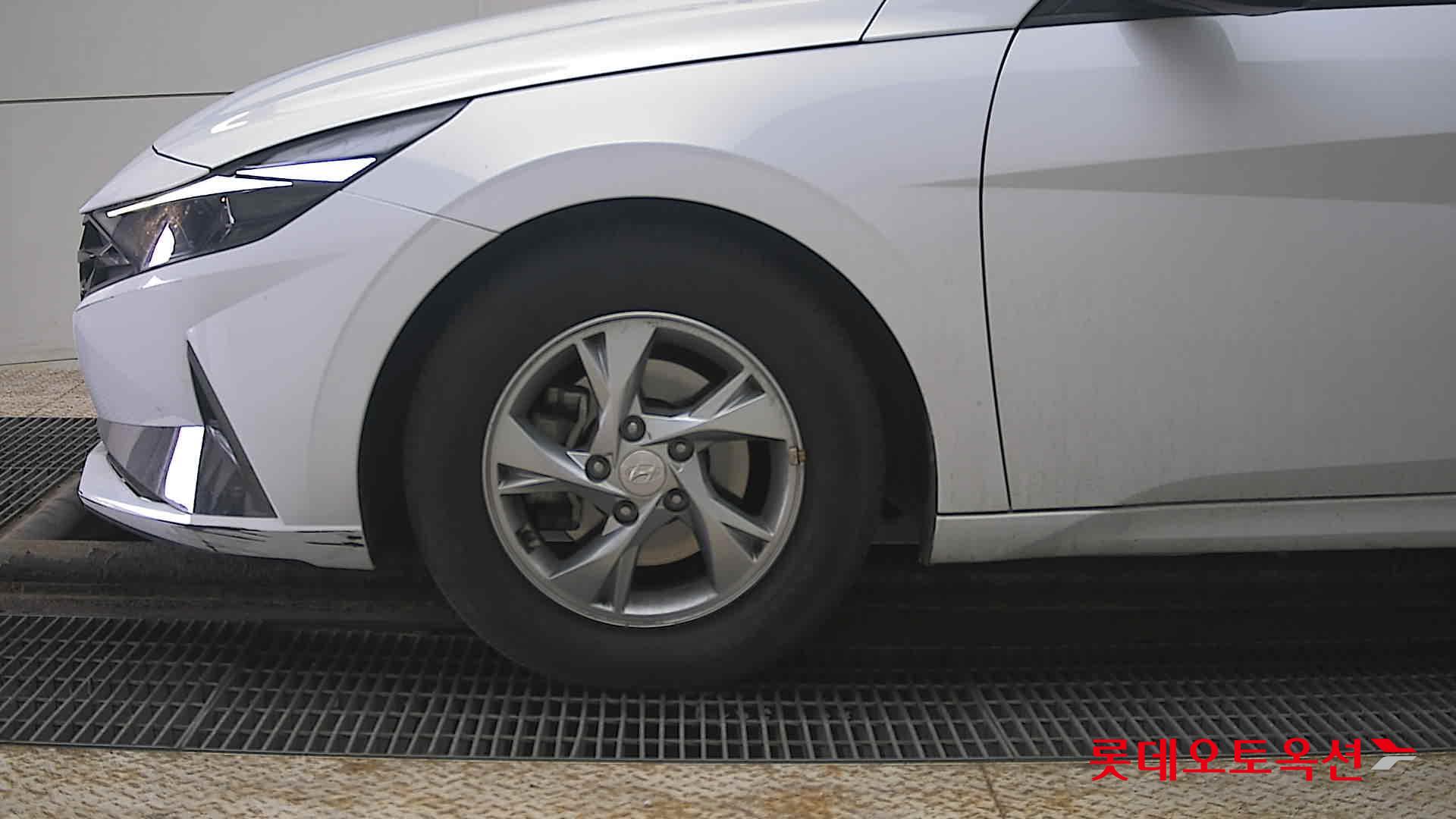 Hyundai Elantra 2022 - Image 25