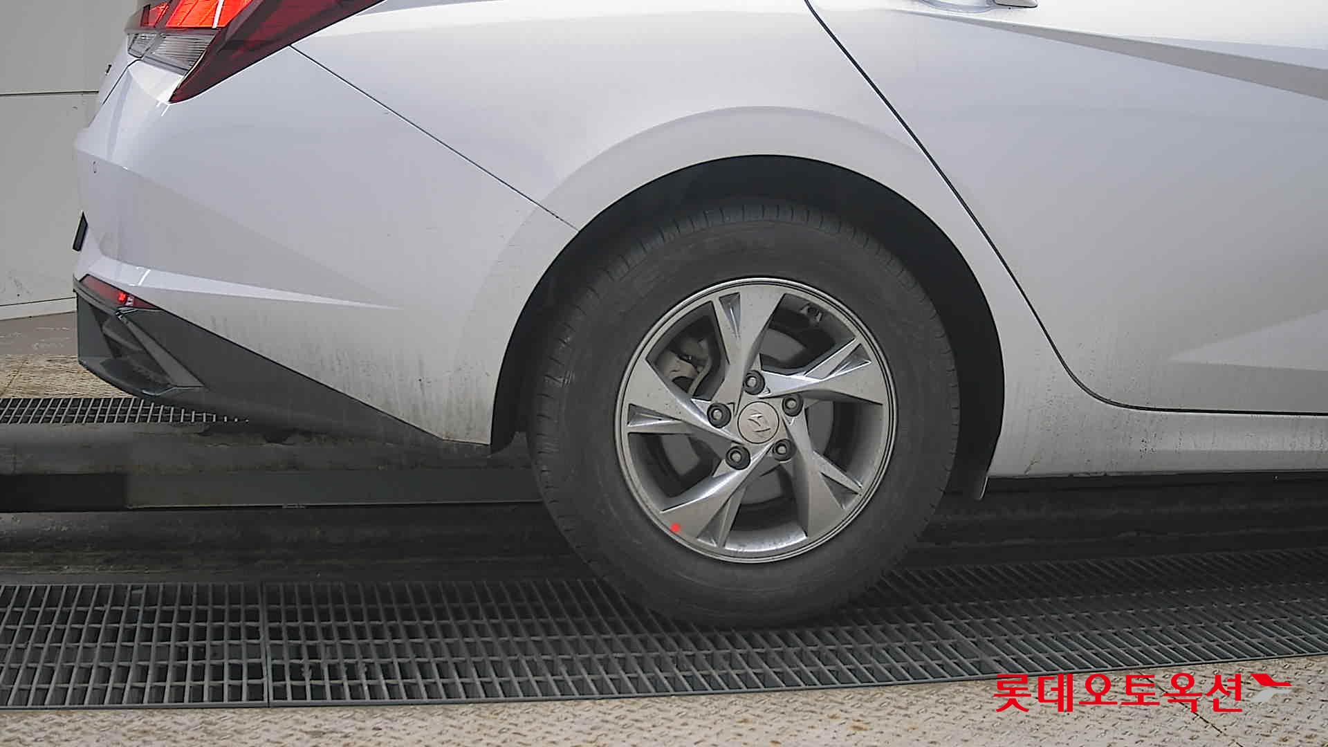 Hyundai Elantra 2022 - Image 28