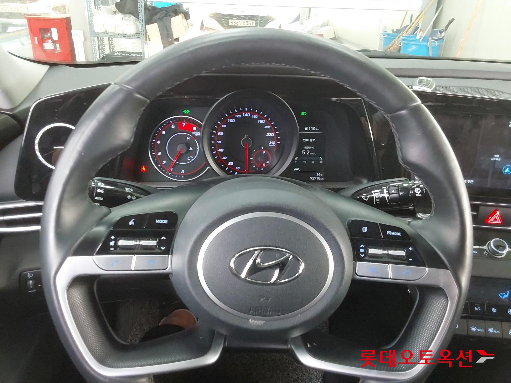 Hyundai Elantra 2022 - Image 30