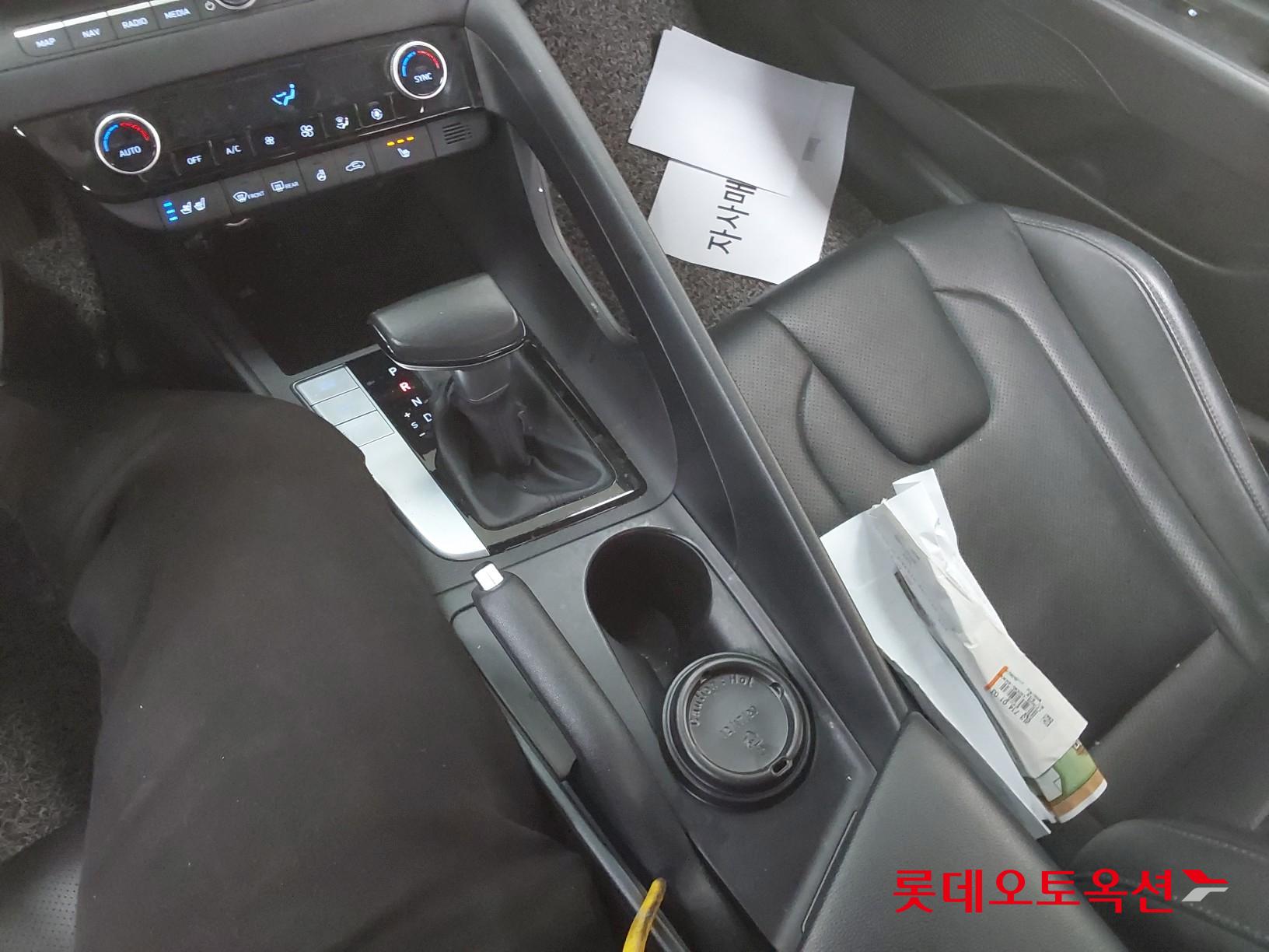 Hyundai Elantra 2022 - Image 34