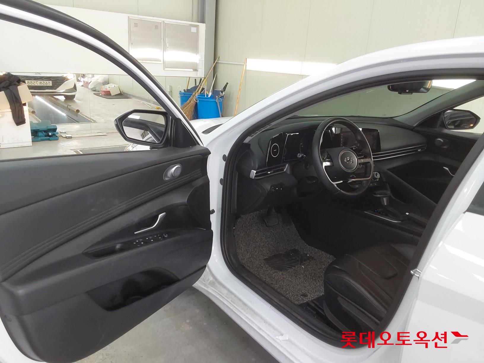 Hyundai Elantra 2022 - Image 35