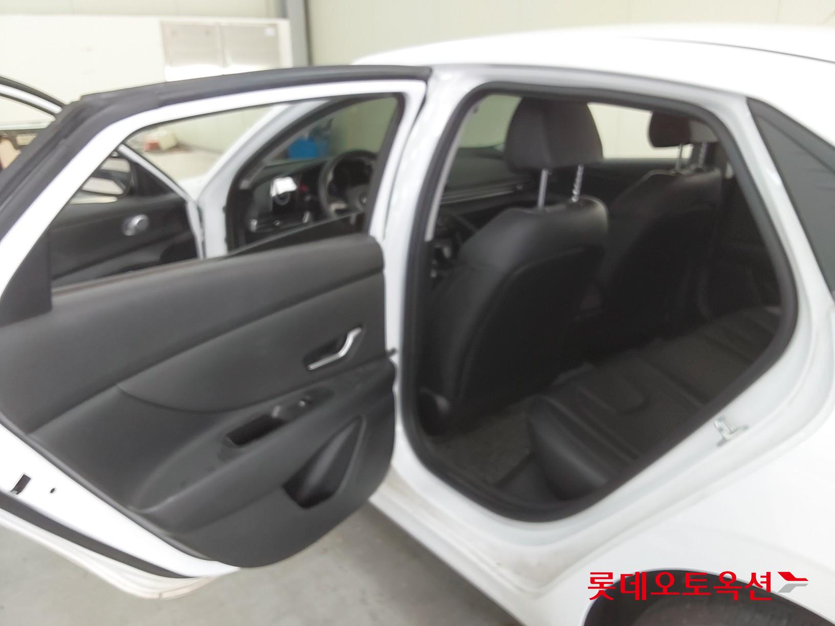 Hyundai Elantra 2022 - Image 37