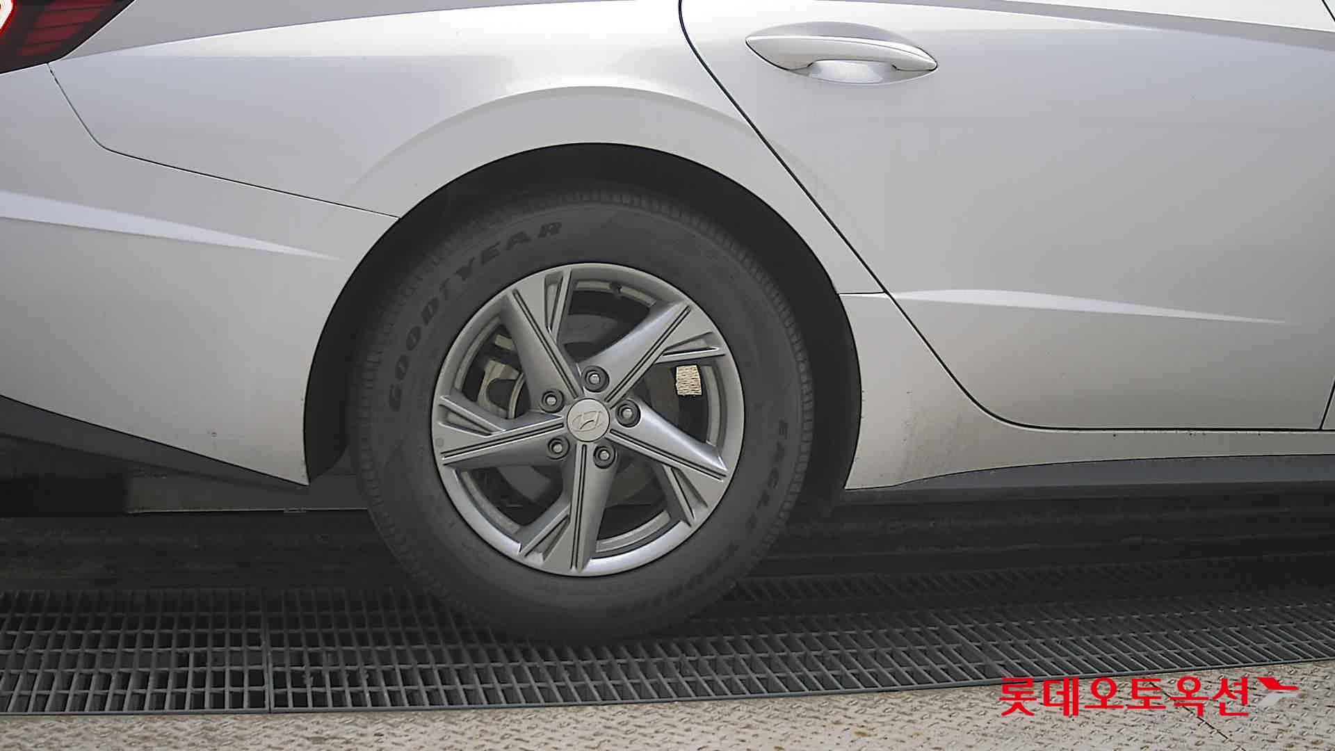 Hyundai Sonata 2021 - Image 28