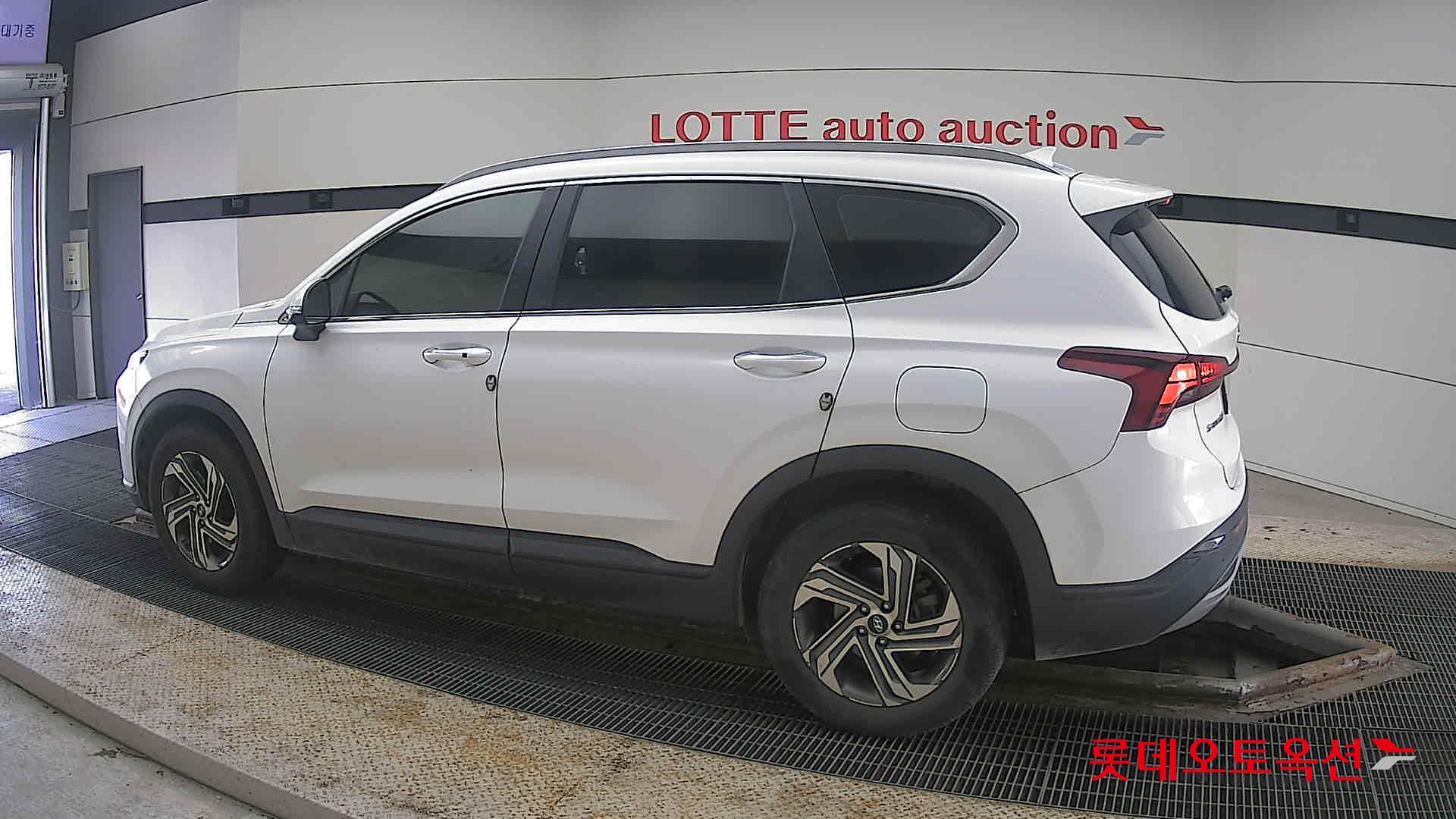 2021 - Hyundai SANTAFE