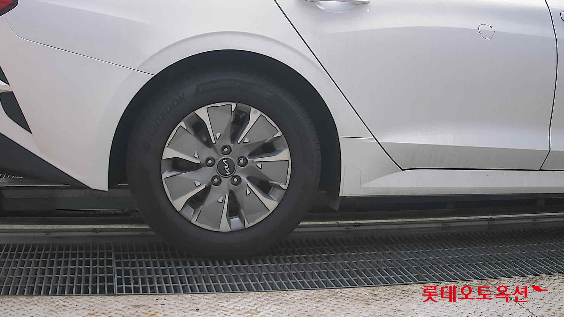 2023 - kia k5