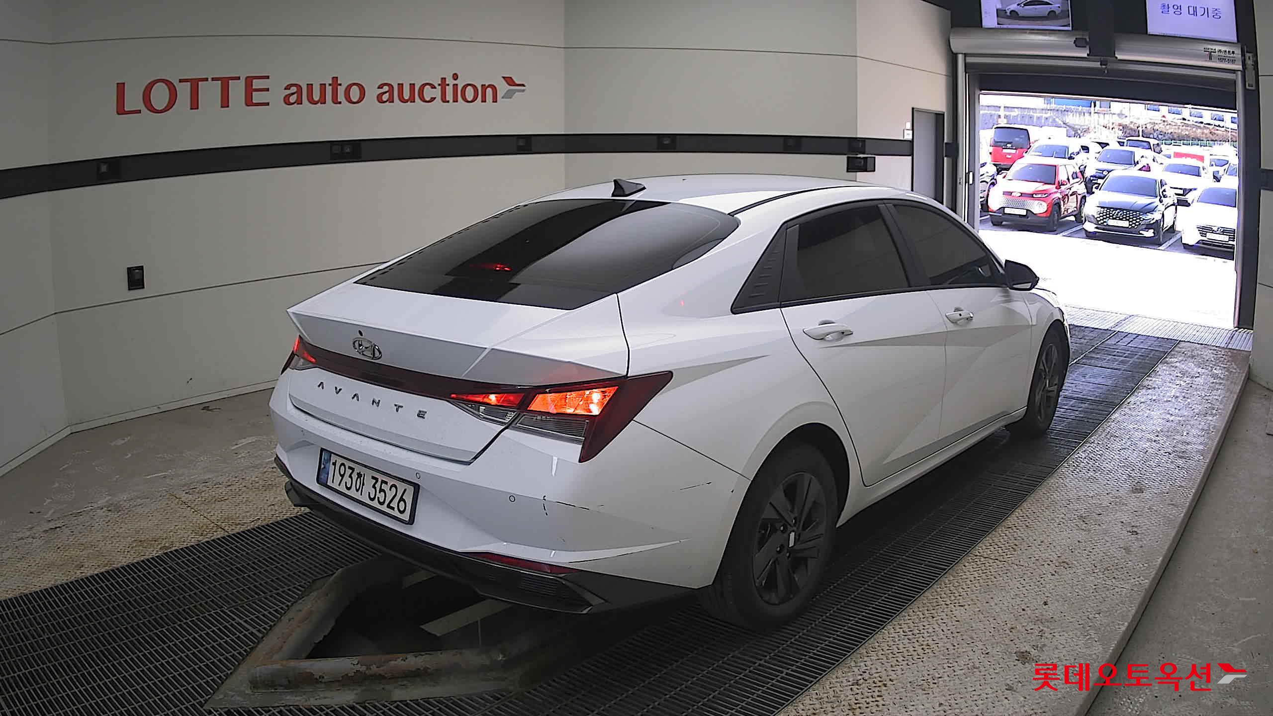 Hyundai Elantra 2022 - Image 5