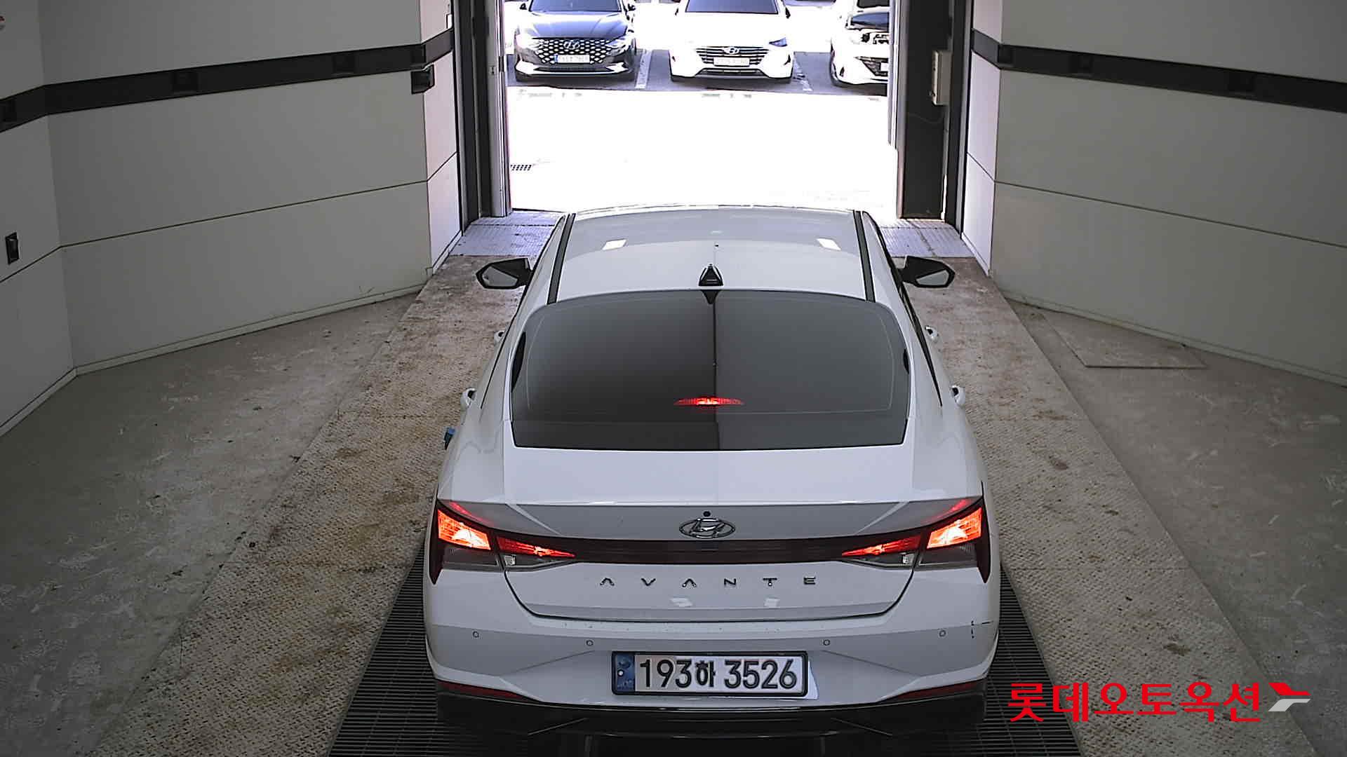 Hyundai Elantra 2022 - Image 17