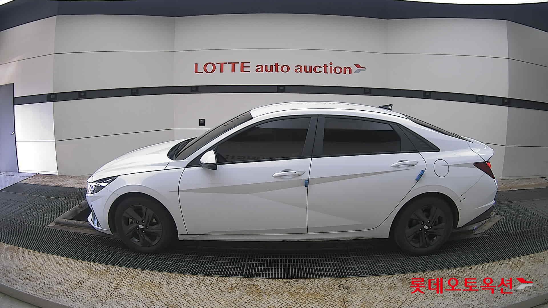 Hyundai Elantra 2022 - Image 13