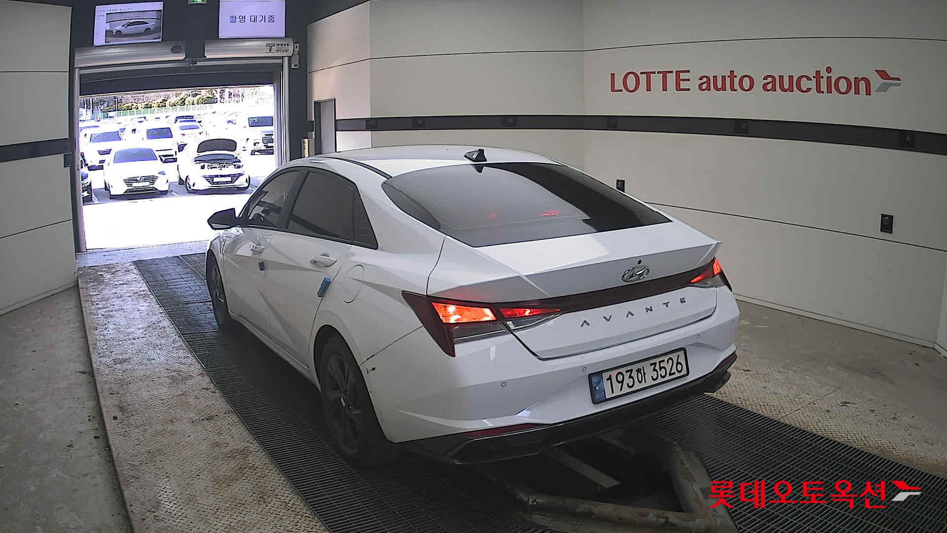 Hyundai Elantra 2022 - Image 16