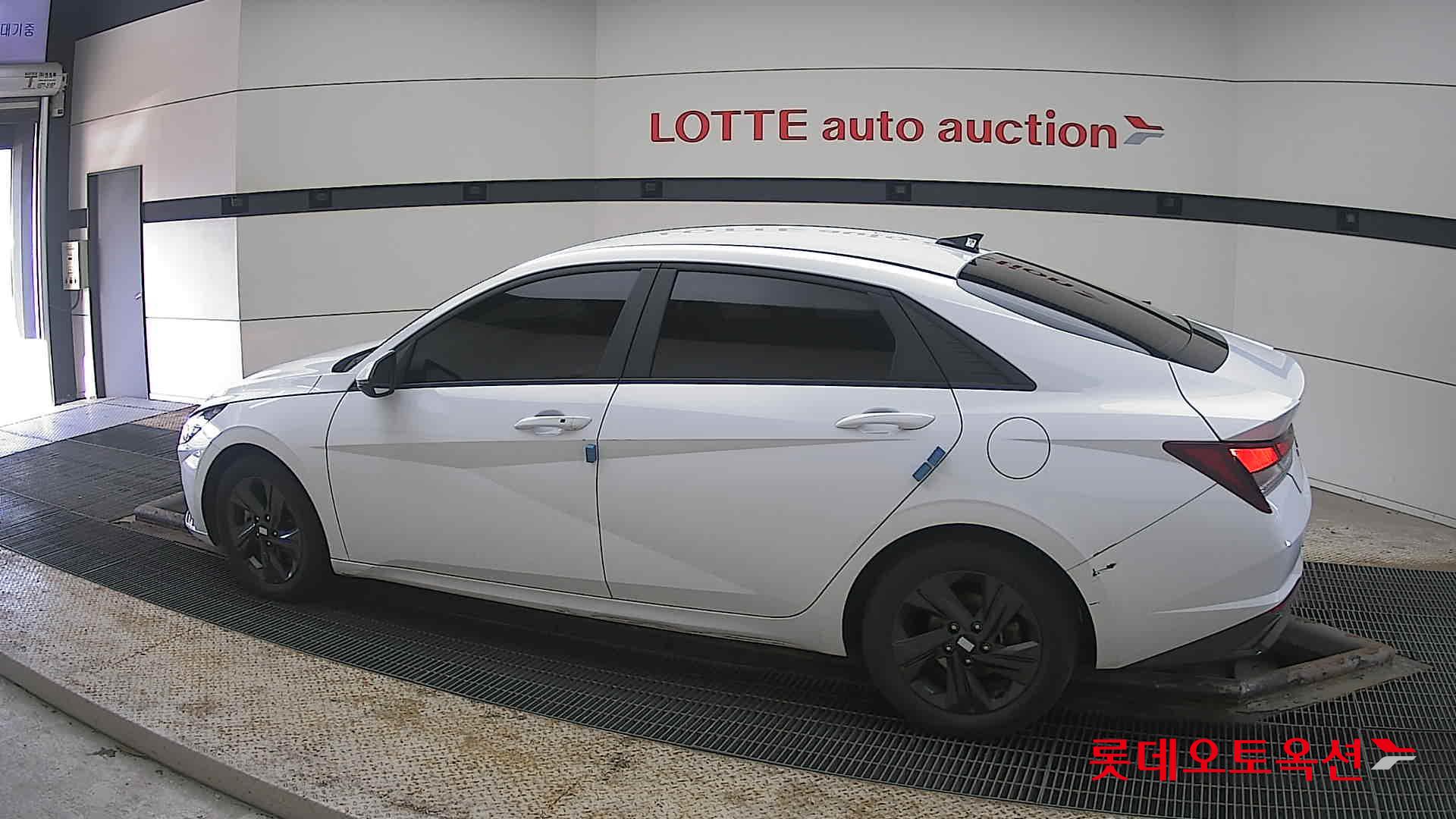 Hyundai Elantra 2022 - Image 14