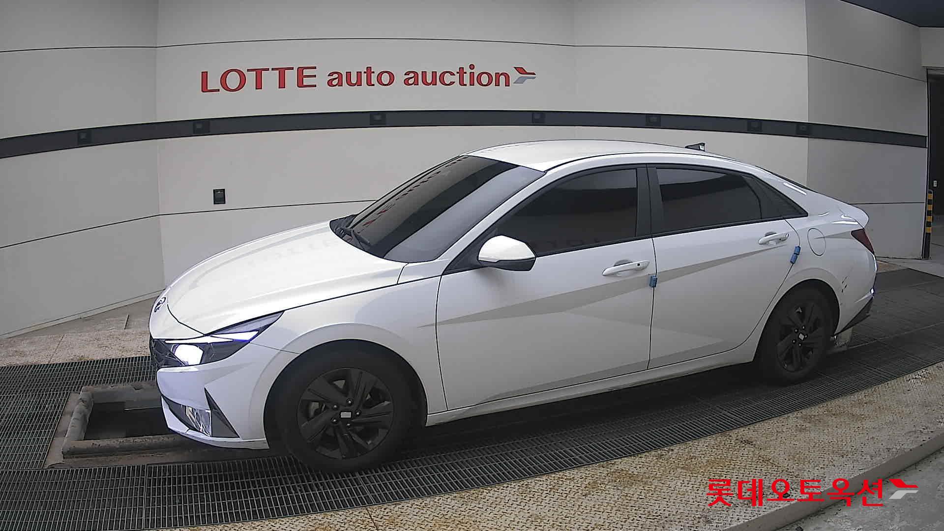 Hyundai Elantra 2022 - Image 12