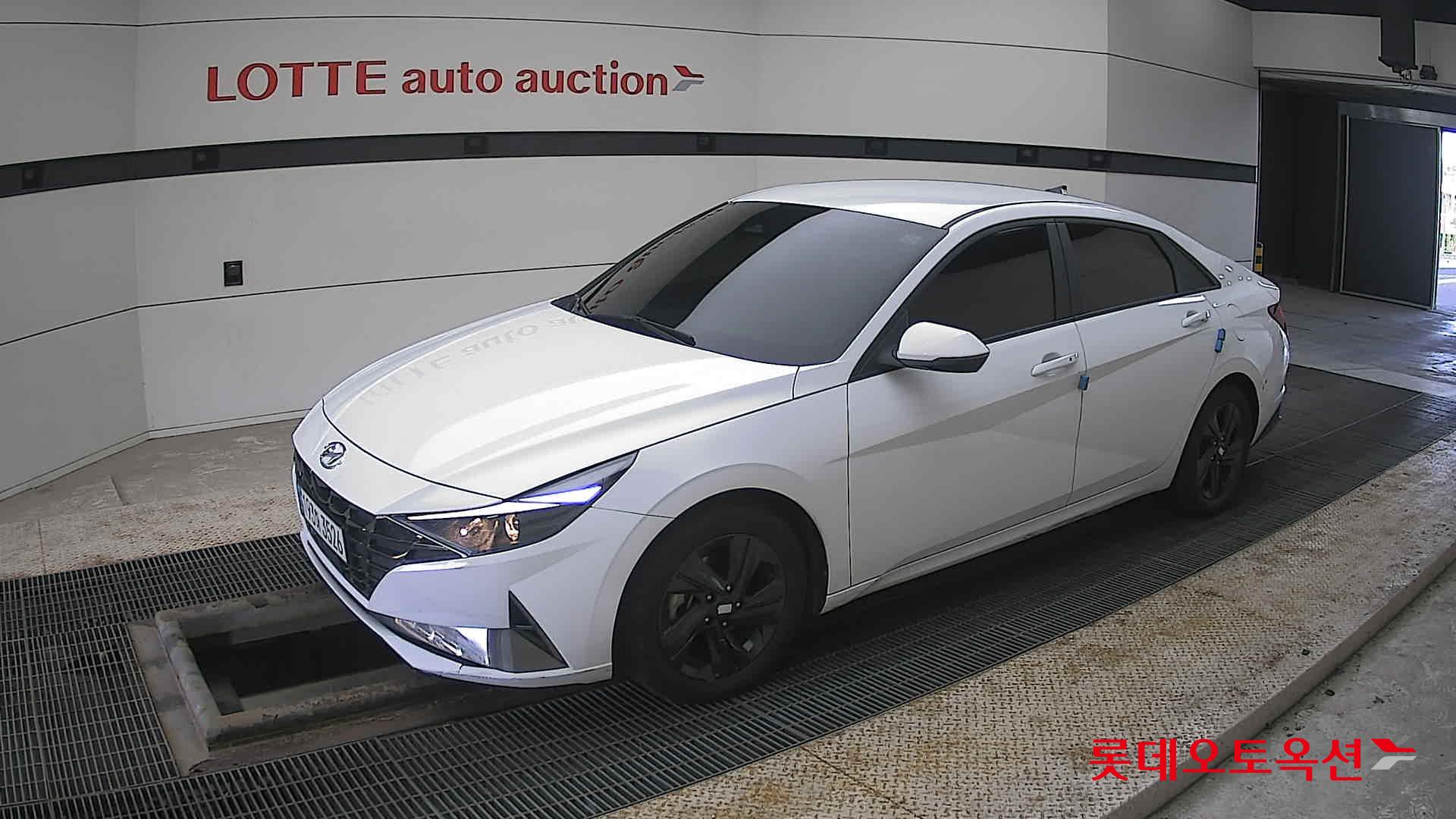 Hyundai Elantra 2022 - Image 11