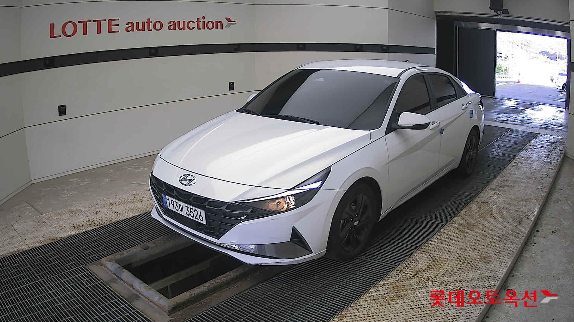 Hyundai Elantra 2022 - Image 3
