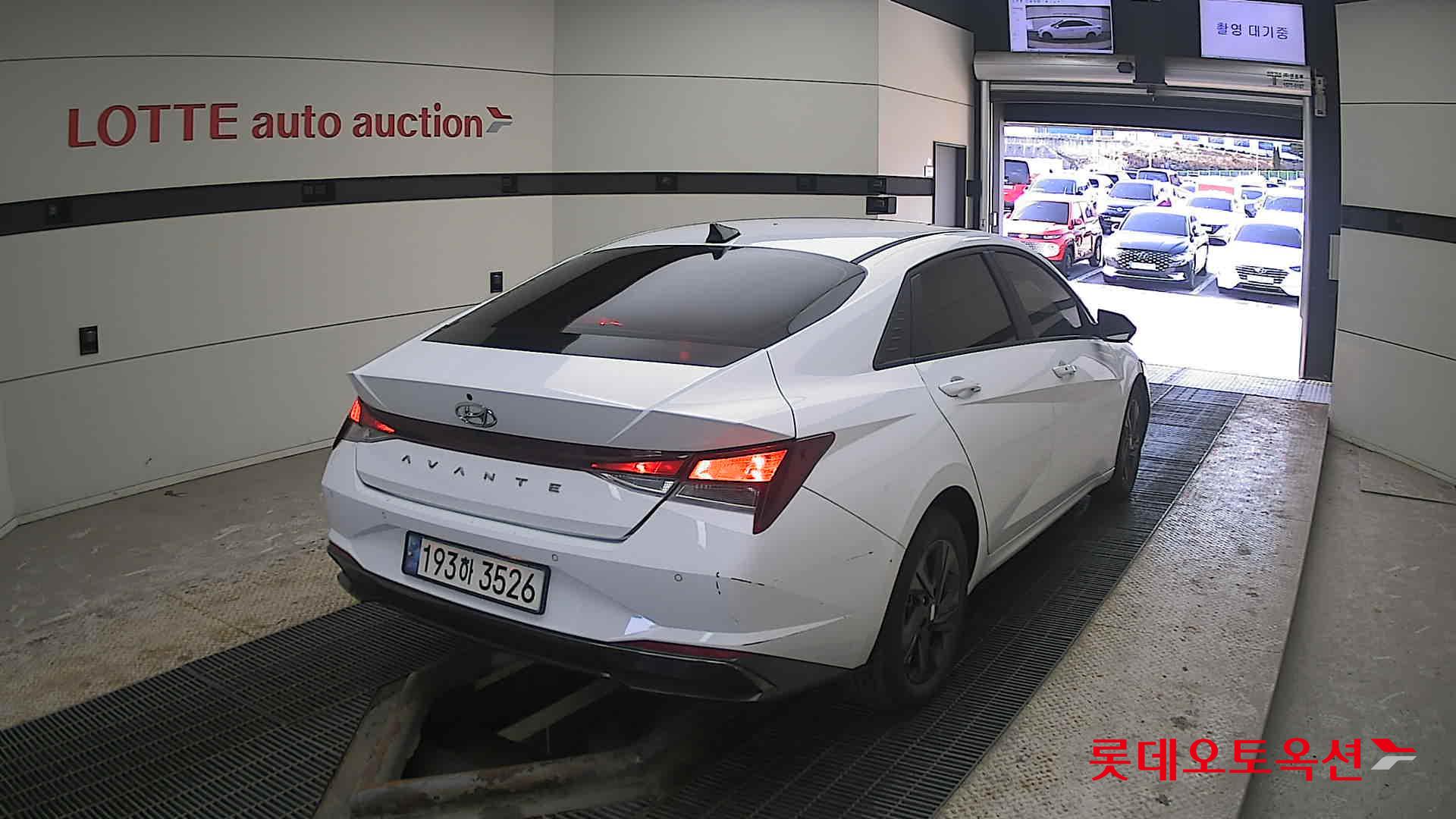 Hyundai Elantra 2022 - Image 18