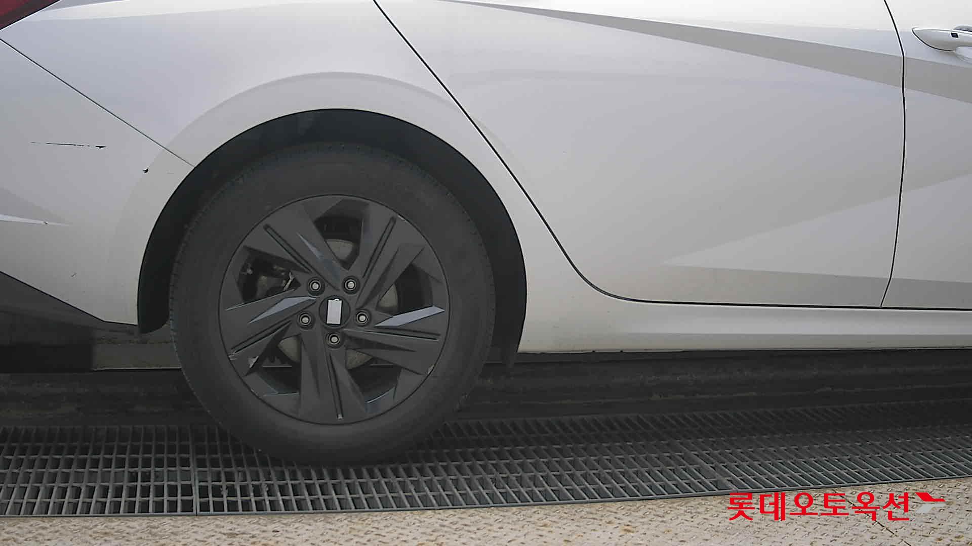 Hyundai Elantra 2022 - Image 28