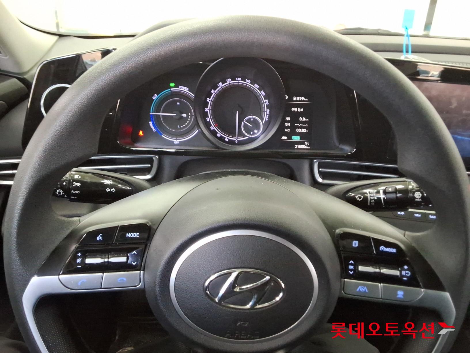 Hyundai Elantra 2022 - Image 30