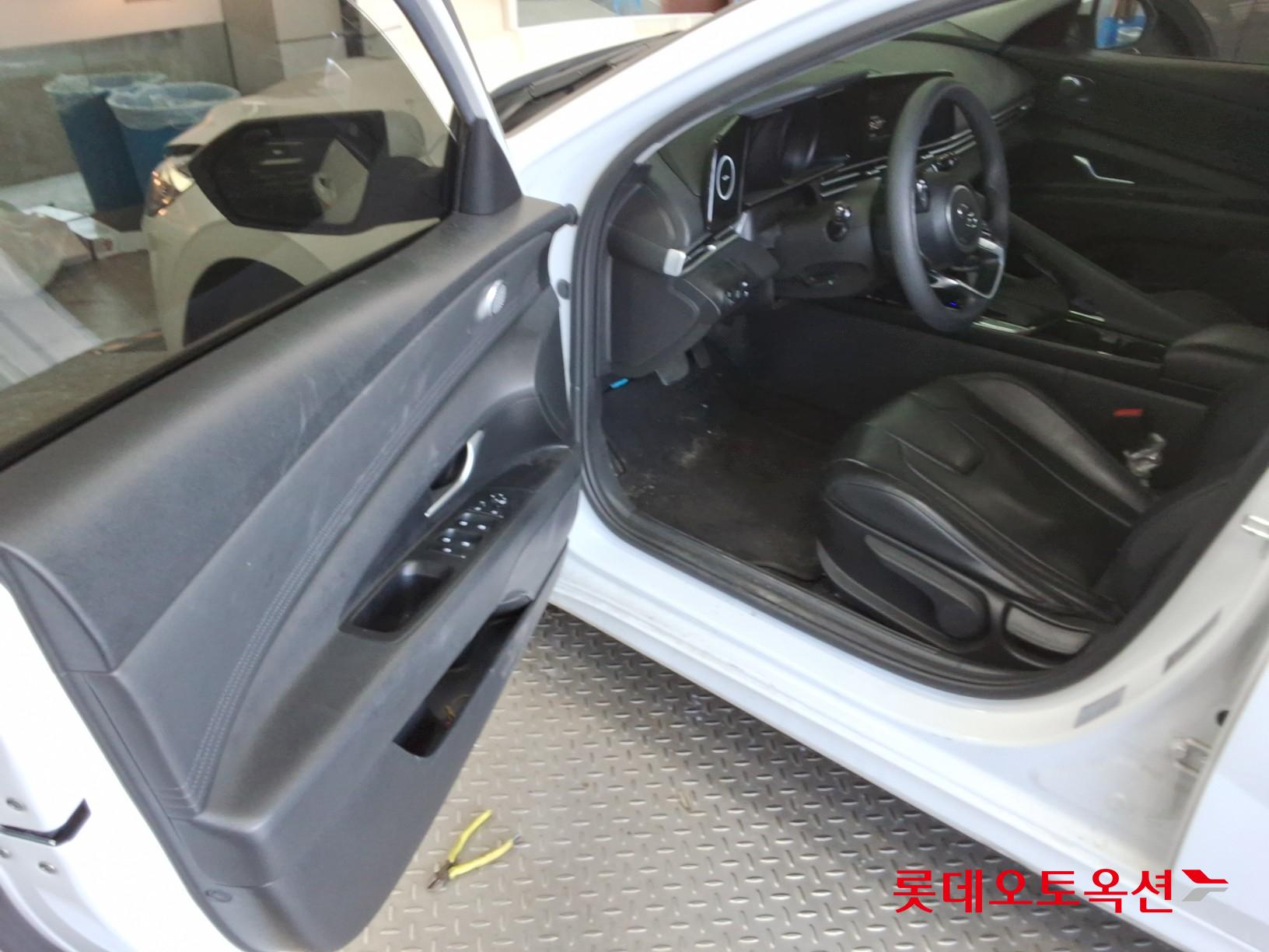 Hyundai Elantra 2022 - Image 36