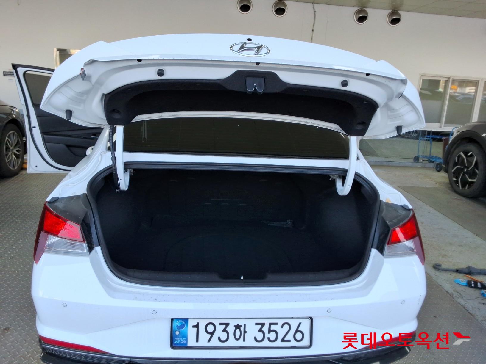 Hyundai Elantra 2022 - Image 38