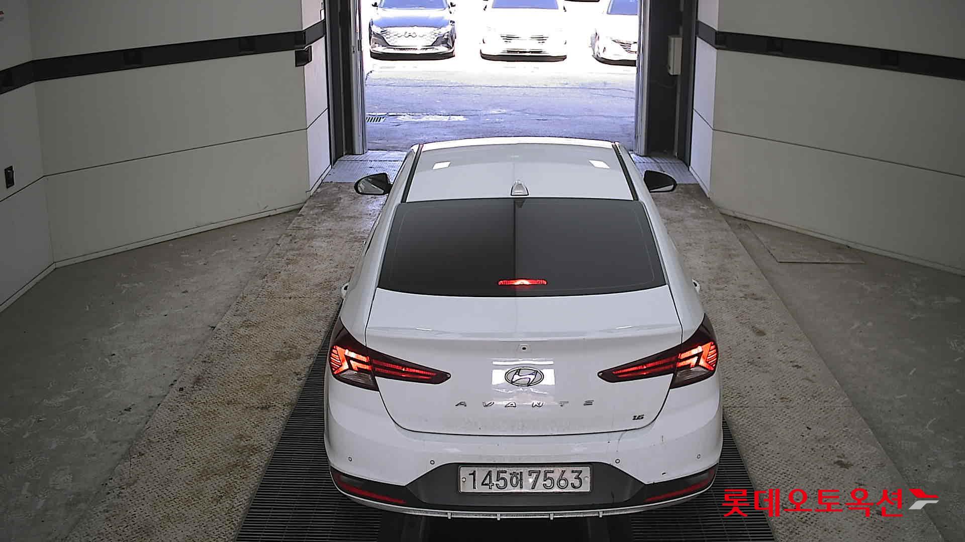 Hyundai Elantra 2020 - Image 17
