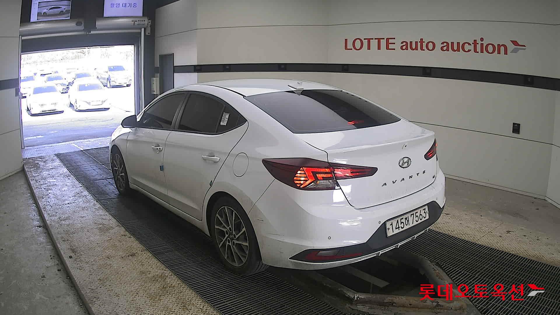 Hyundai Elantra 2020 - Image 4
