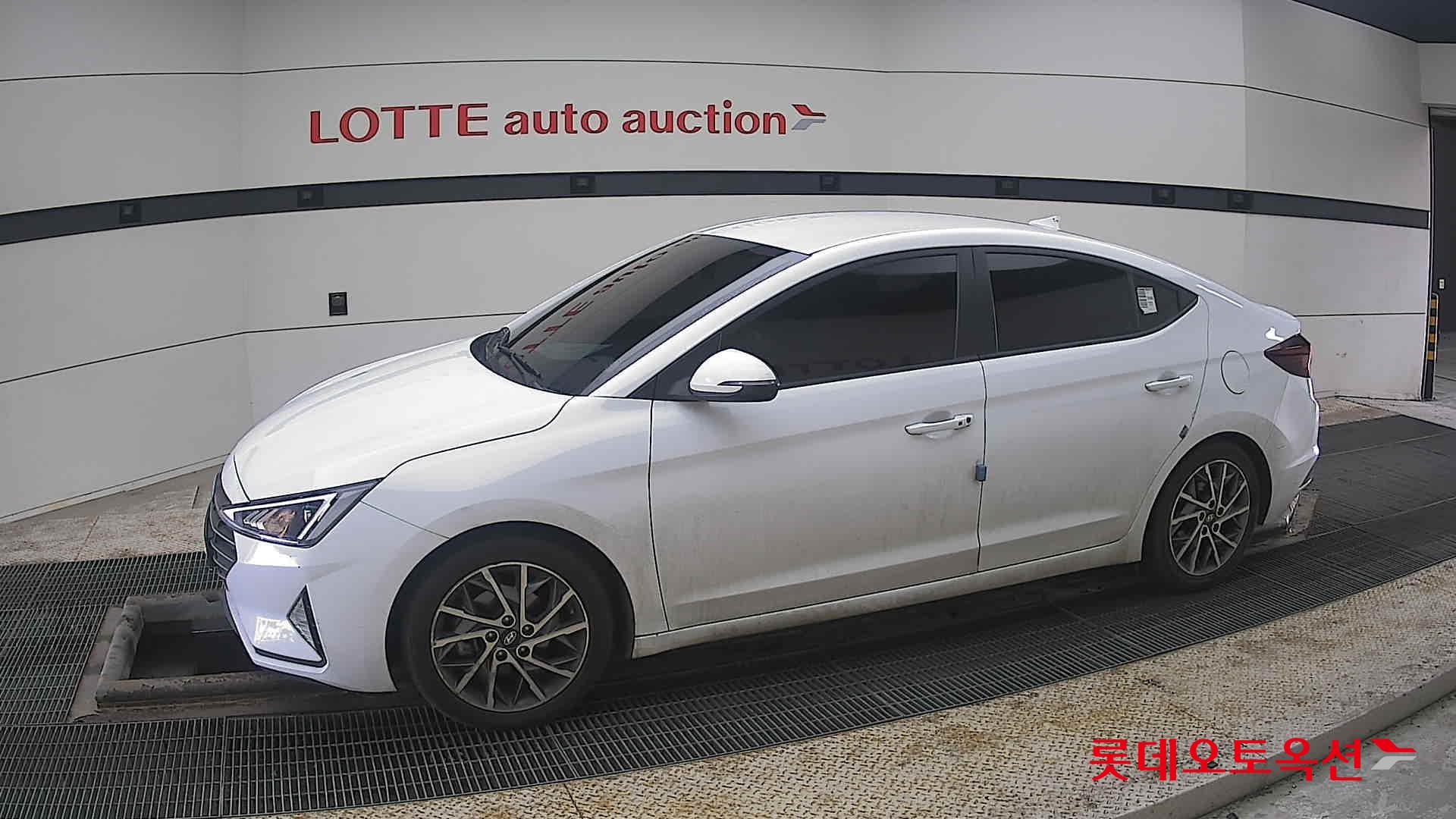 Hyundai Elantra 2020 - Image 12