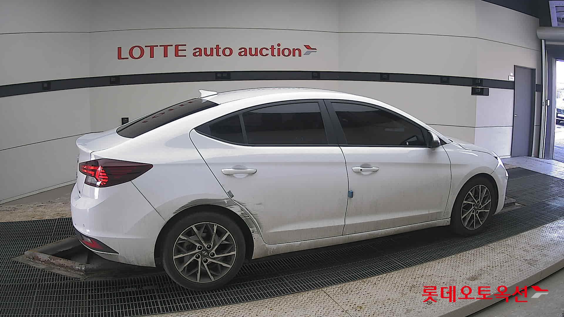 Hyundai Elantra 2020 - Image 20