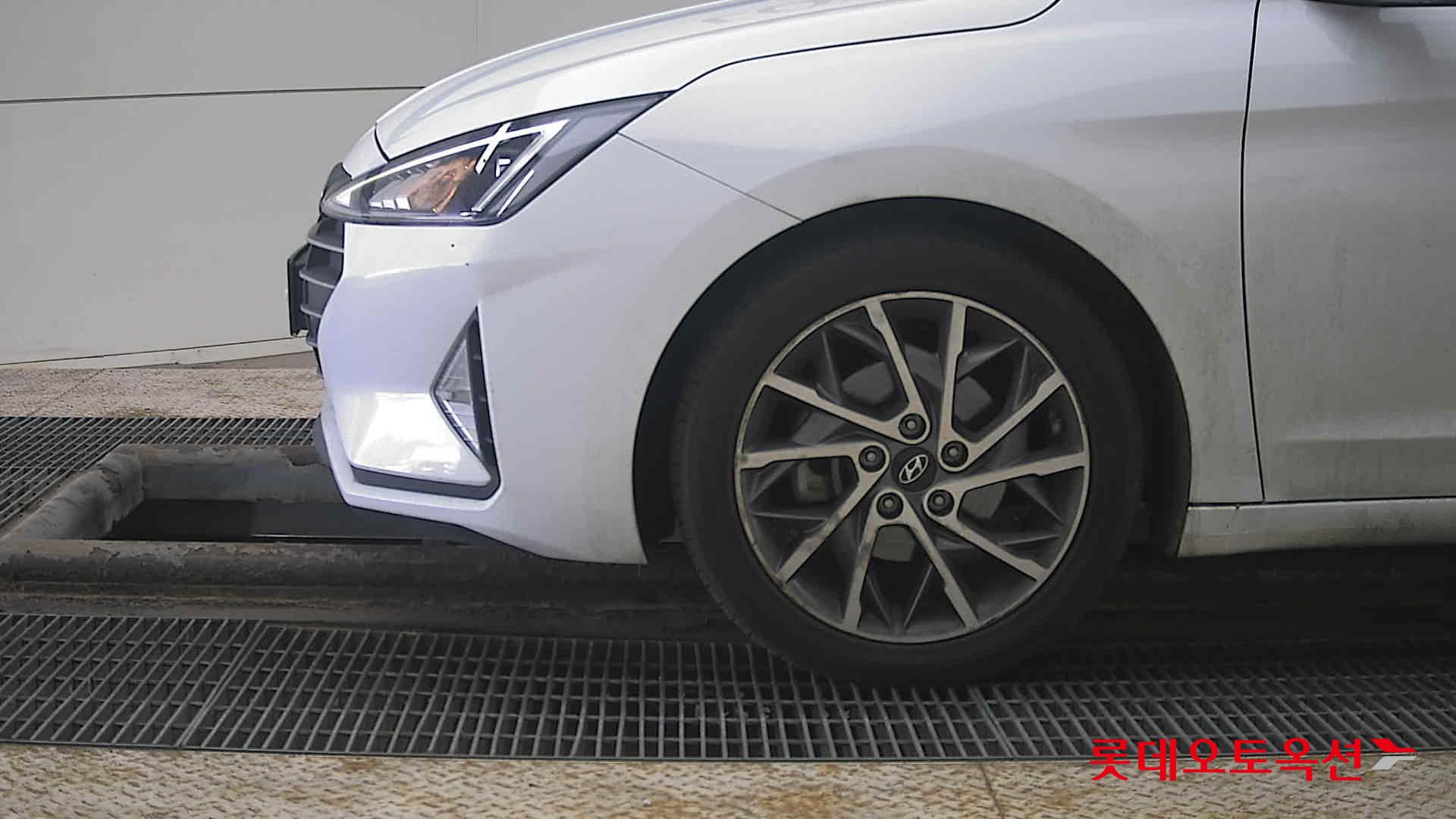 Hyundai Elantra 2020 - Image 25