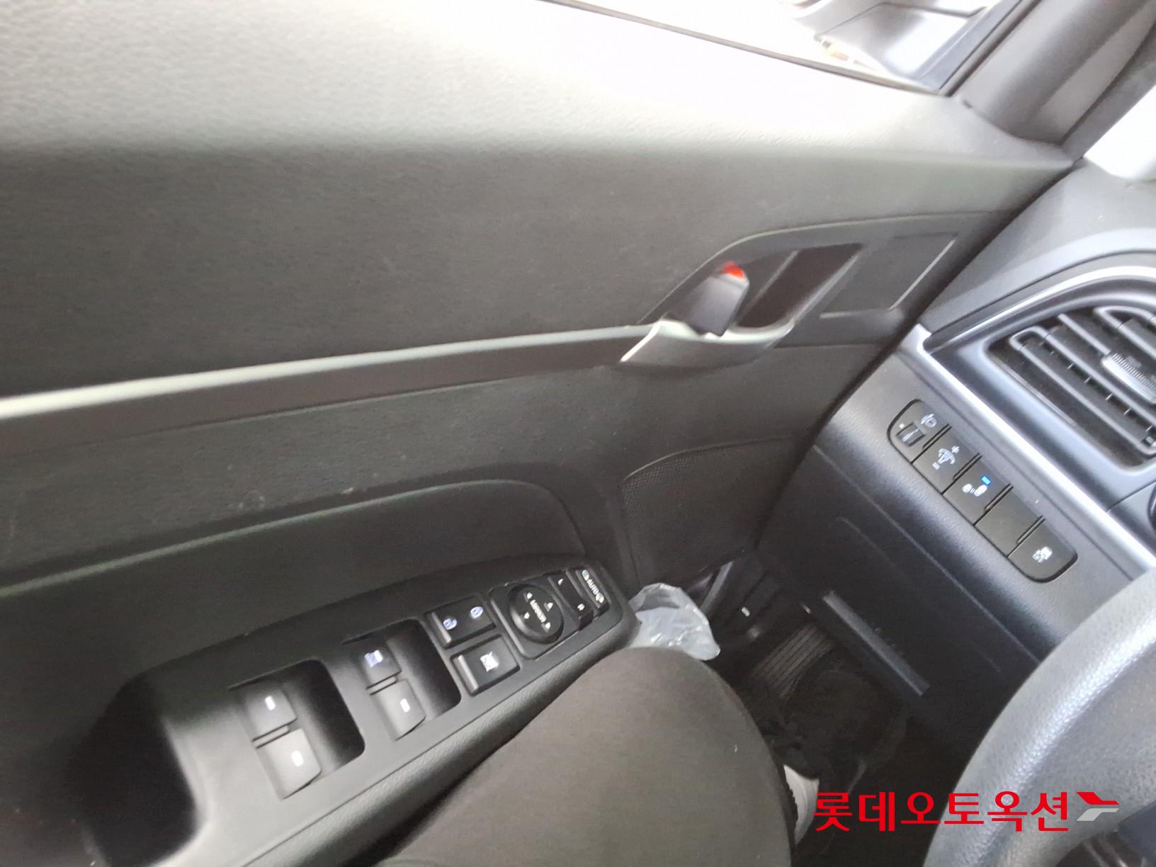 Hyundai Elantra 2020 - Image 29