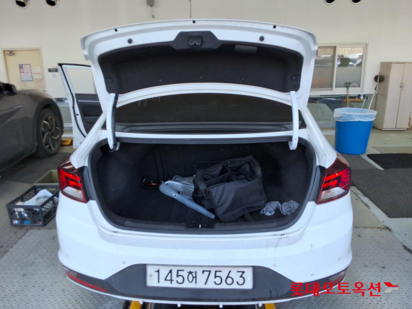 Hyundai Elantra 2020 - Image 9