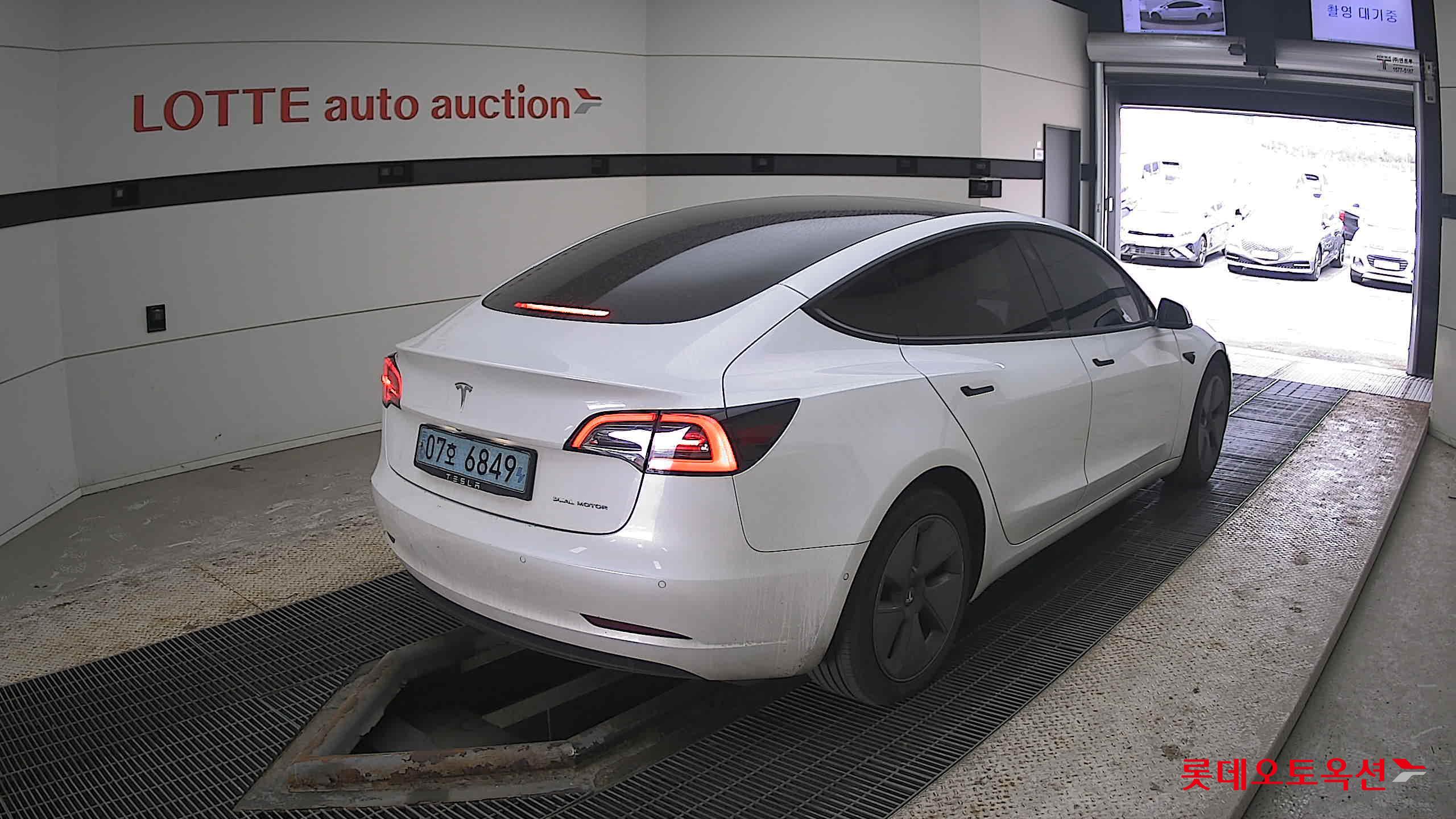 TESLA Model 3 2021 - 이미지 5