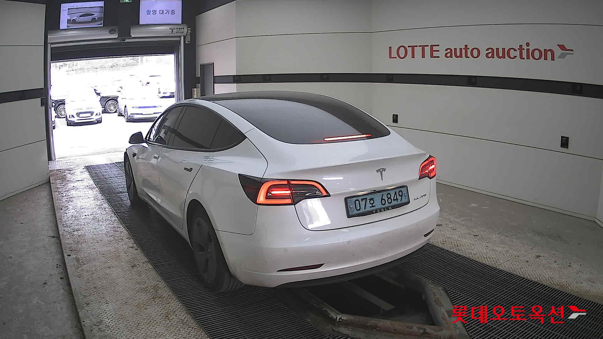 TESLA Model 3 2021 - 이미지 16